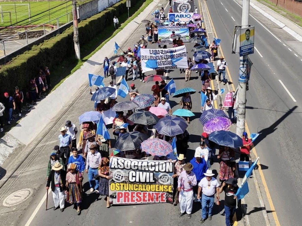 Con marchas pacíficas y expresiones artísticas Xela conmemora el Día de la Revolución