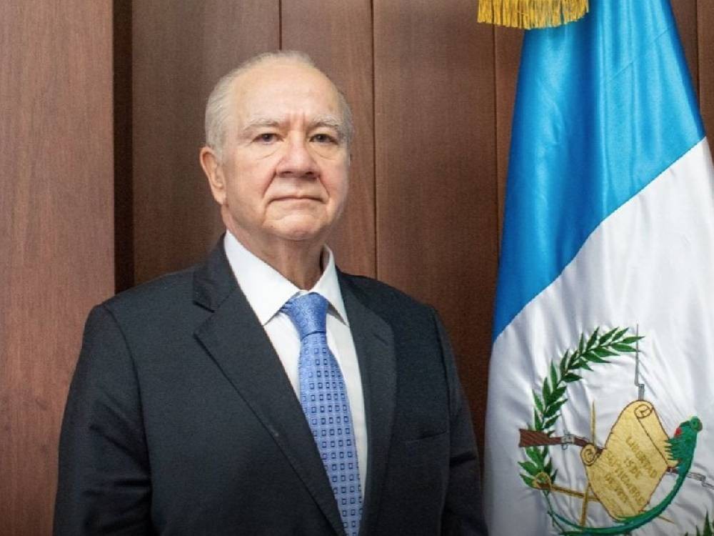 Congreso reelige a Roberto Molina Barreto como magistrado de la CC