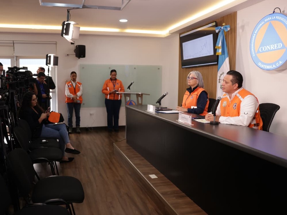 CONRED e INSIVUMEH alertan por fase crítica explosiva del Volcán de Fuego