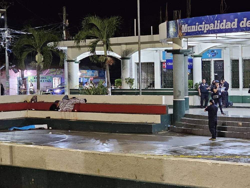 Consternación por crimen de jóvenes en el parque de Flores Costa Cuca