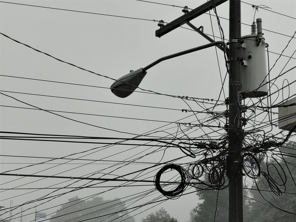 Continúa mantenimiento de red eléctrica en San Marcos