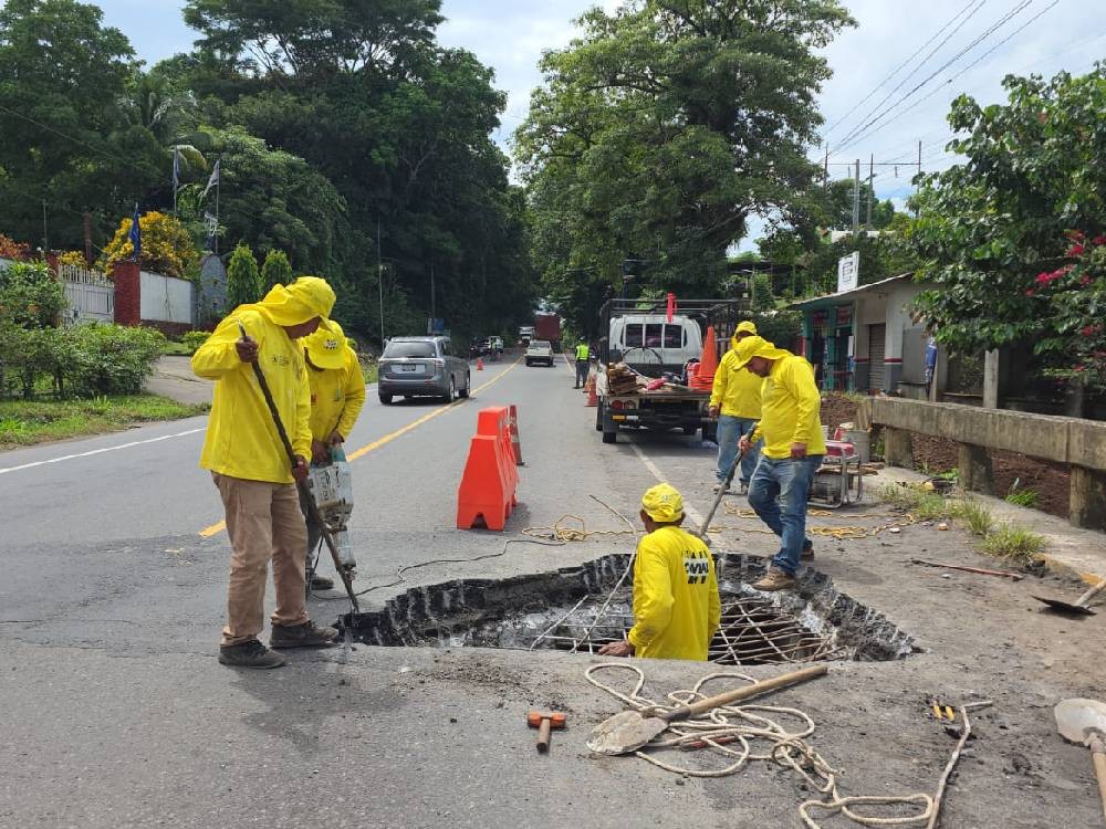 Continúan trabajos de reparación del puente Vacajia, ruta entre Cuyotenango y Retalhuleu