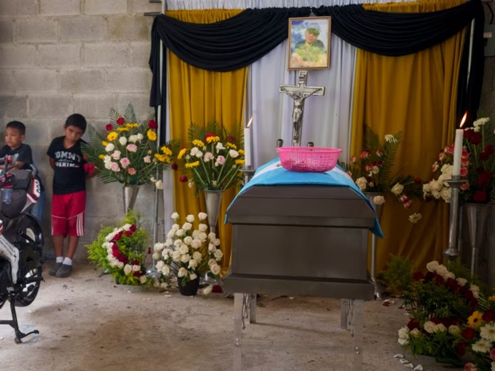 Corte de Constitucionalidad niega petición para exhumar a migrantes asesinados en México en 2010