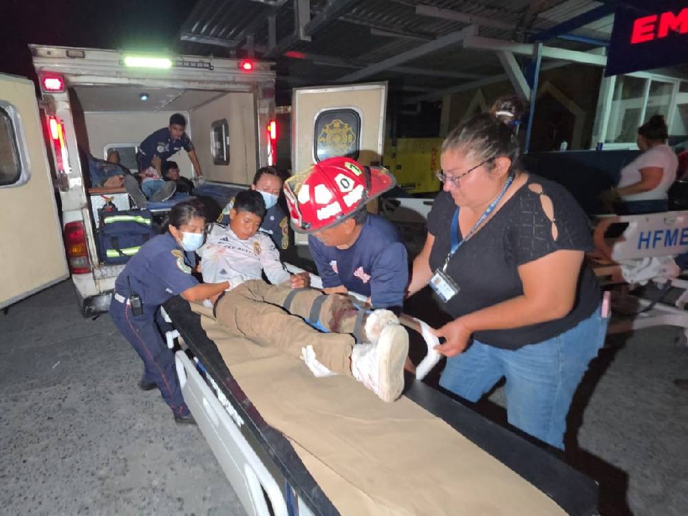 Cuatro jóvenes heridos tras aparatoso accidente de tránsito en la ruta CA-2