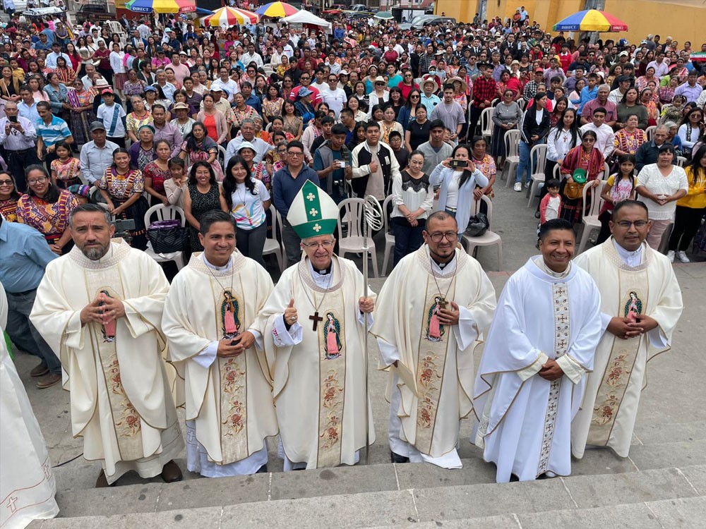 Cuatro sacerdotes asumen servicio pastoral en la Iglesia Nuestra Señora de Soledad, Quetzaltenango