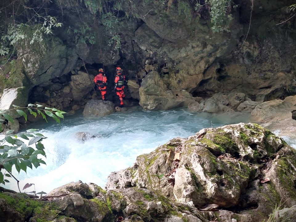 Cuerpo de turista que cayó en la Laguna Encantada no fue encontrado