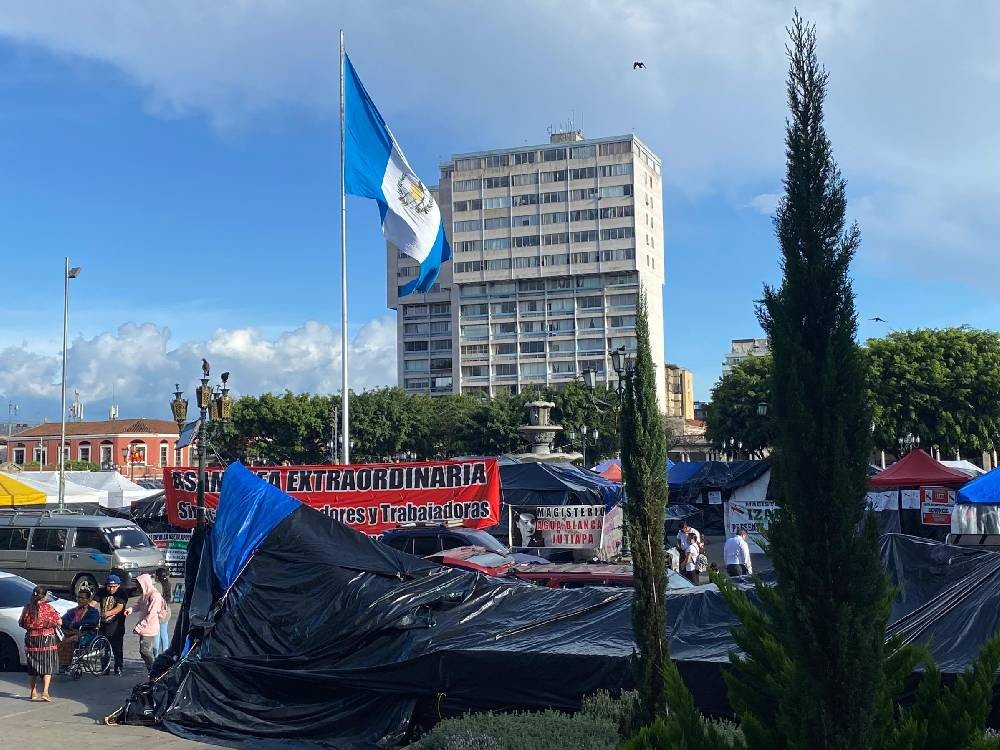 Cultura señala daños provocados por miembros del STEG al Palacio Nacional de la Cultura