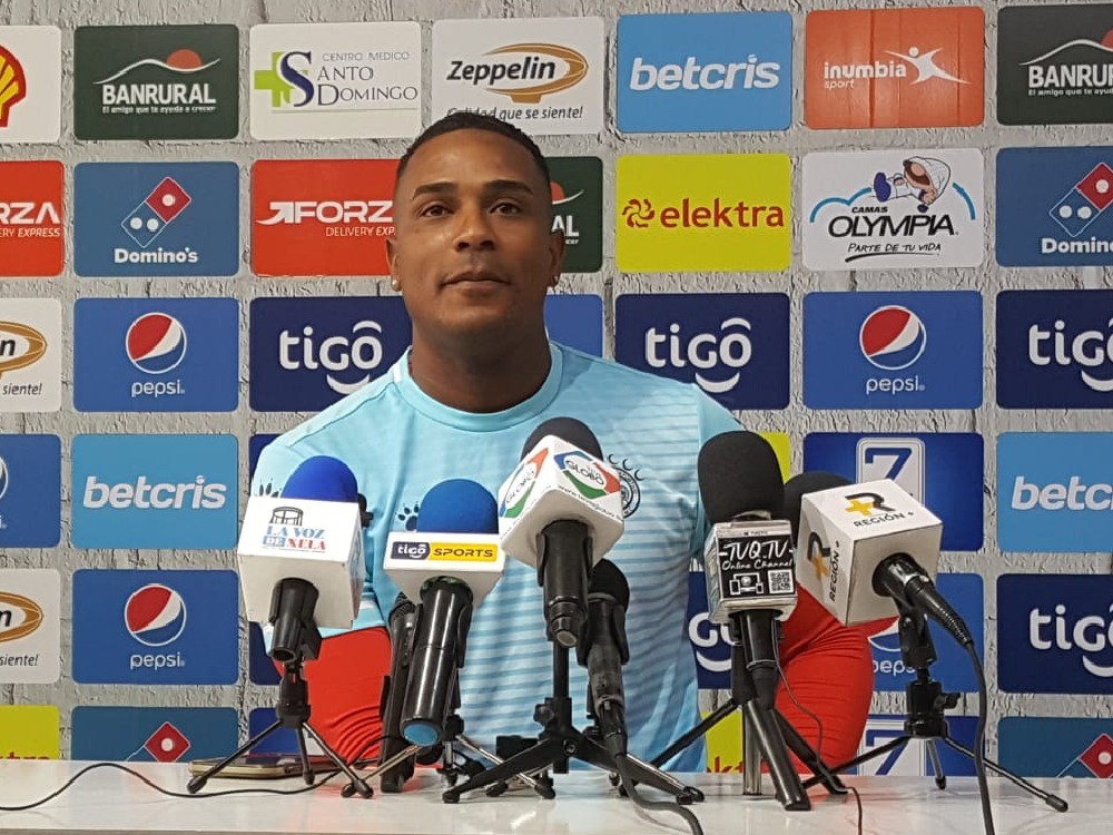 Cummings, defensa de Xelajú: “No estoy al 100 por ciento para hacerle frente a la Copa América”
