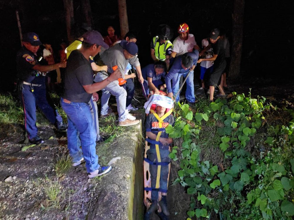 Curioseaban el cierre temporal del Puente Nahualate y caen a barranco 