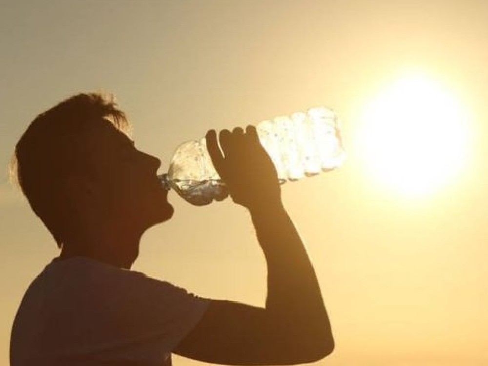 Dan consejos para evitar problemas de salud ante la ola de calor