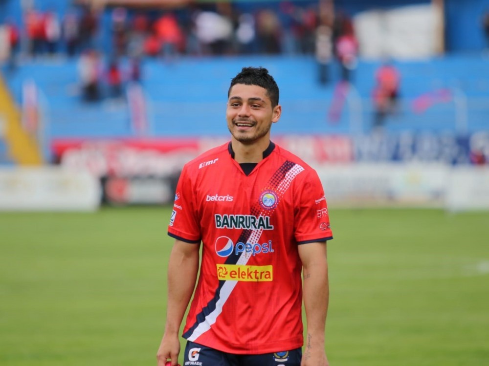 Darwin Lom asegura que por declaraciones de Amarini Villatoro perdió ofertas en el extranjero