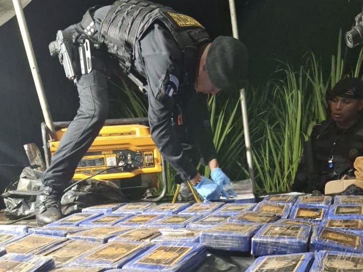 Decomisan 72 kilos de cocaína ocultos en camión abandonado en Retalhuleu