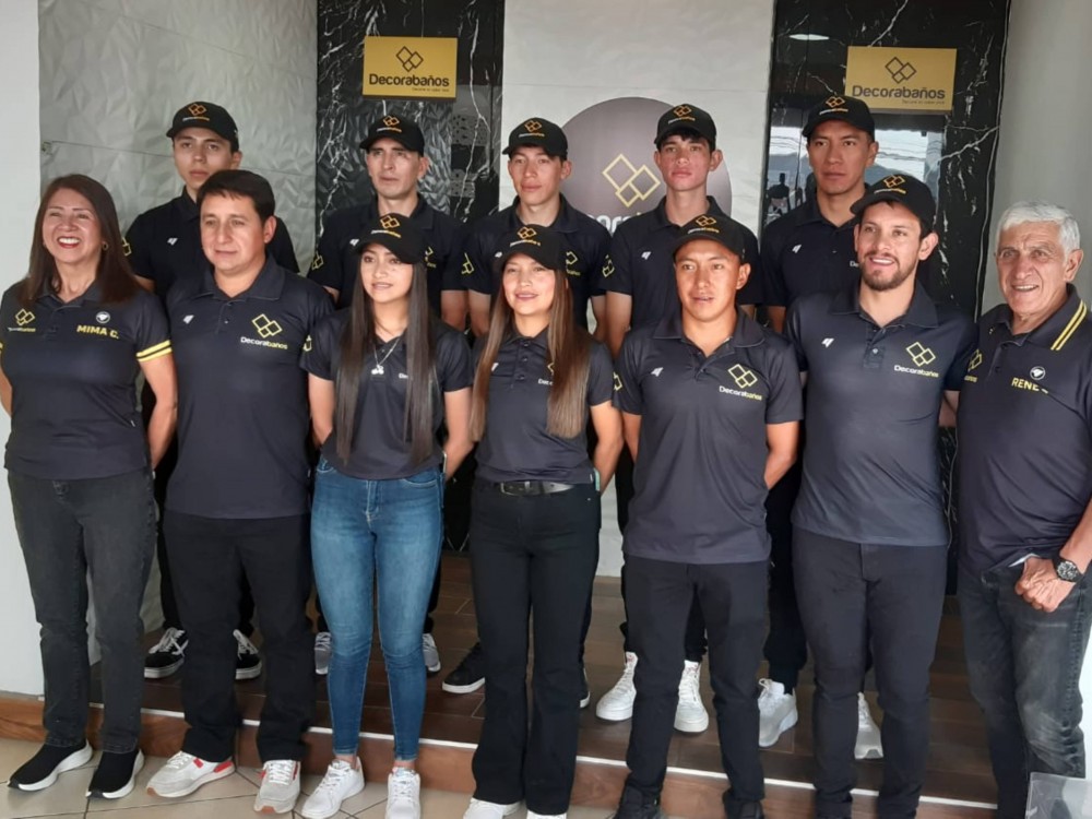 Decorabaños presenta a su equipo para 2024 con la integración de dos ciclistas en la rama femenina 