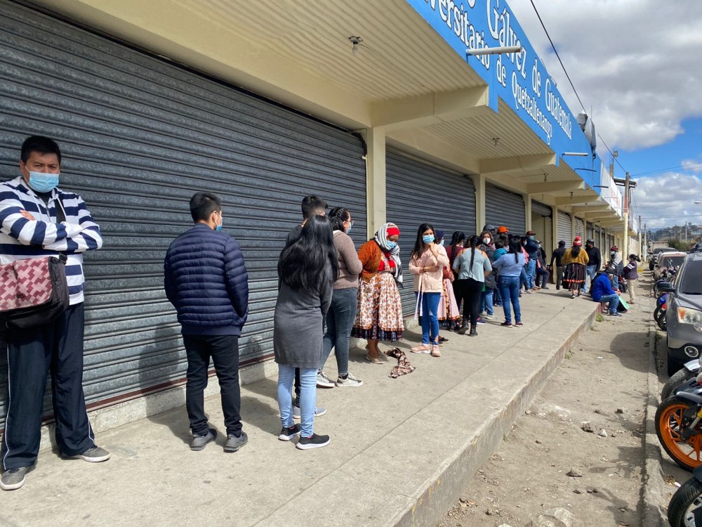  Demanda para recibir refuerzo de vacuna en Xela