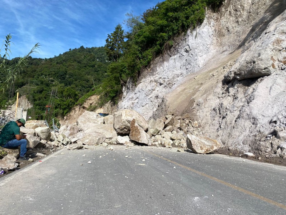 Derrumbes continúan en carreteras de San Marcos