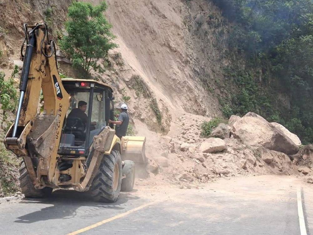 Derrumbes convierten en un riesgo la carretera 12 Sur y generan preocupación entre vecinos de San Marcos