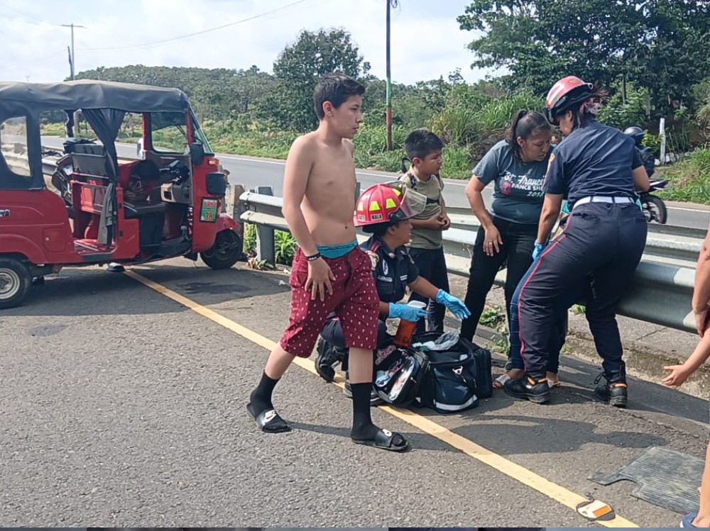 Descendían de un mototaxi cuando fueron atropellados por un motorista