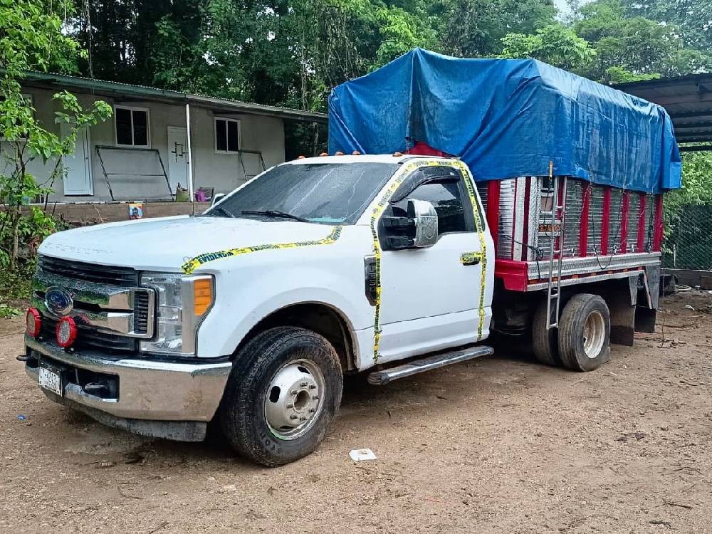 Descubren tanque blindado disfrazado de picop agrícola en Huehuetenango