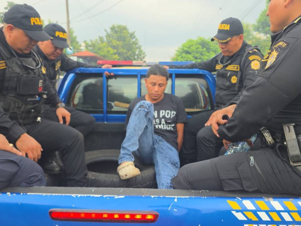 Desmantelan puntos de narcomenudeo en Mazatenango: Dos hermanos son capturados tras allanamientos