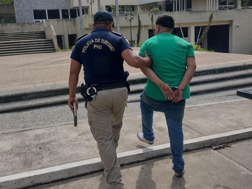 Detienen a hombre por delito de hurto
