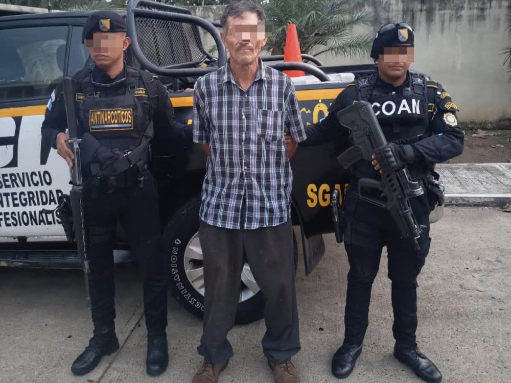 Detienen a hombre que llevaba puros de marihuana