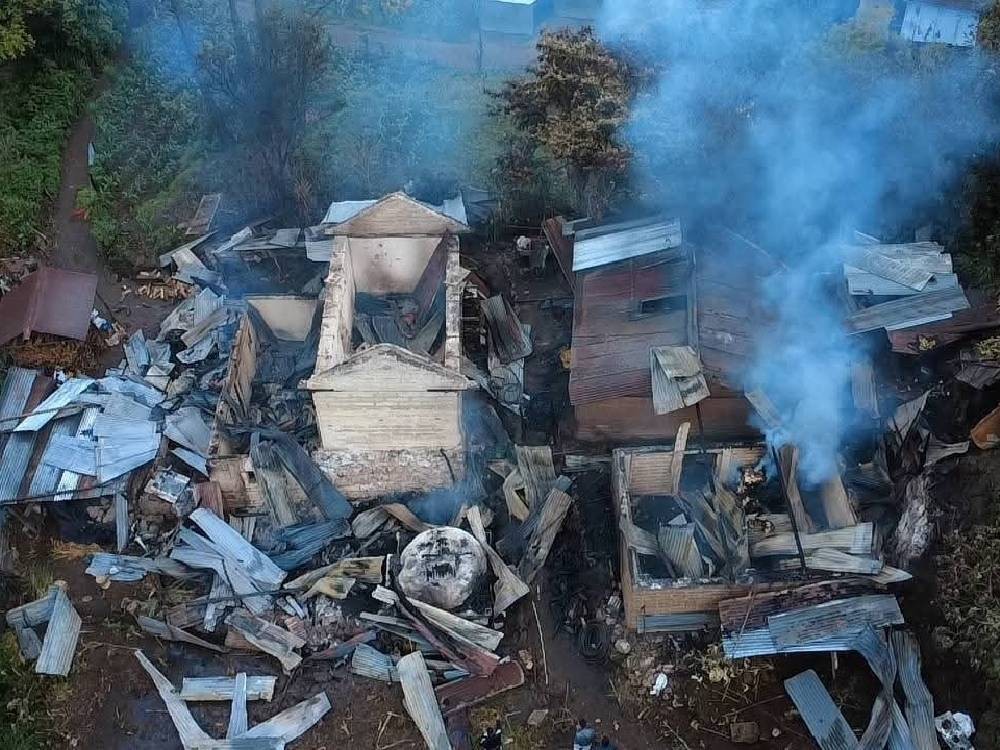 Devastador incendio arrasa con varias viviendas