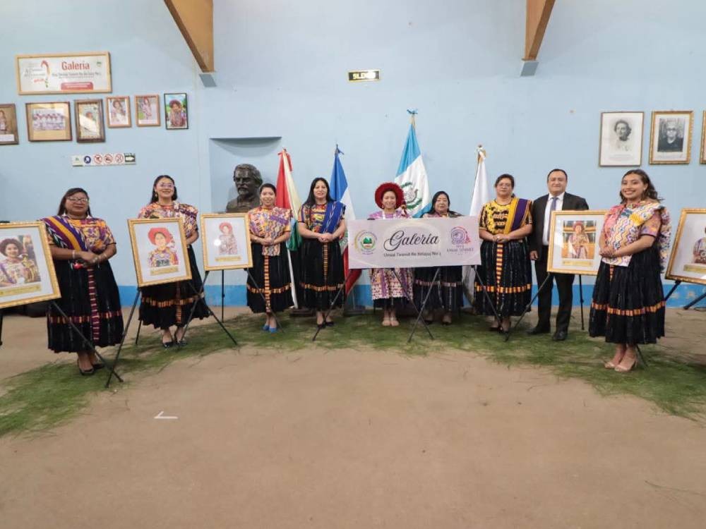 Develan fotografías de mujeres que han representado a Umial Tinimit Re Xelajuj No’j