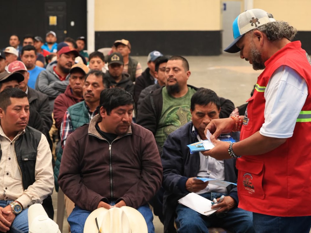 DGT capacita a más de 155 pilotos y porteadores de Quetzaltenango sobre trámites digitales