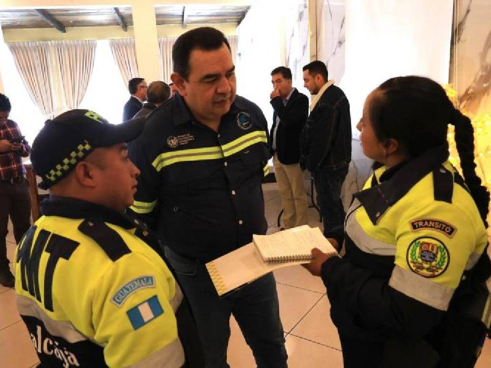 DGT impulsa la modernización del transporte en mesa interinstitucional en Quetzaltenango