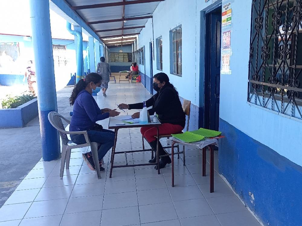 Docentes del sector público inician labores y se preparan para ciclo escolar