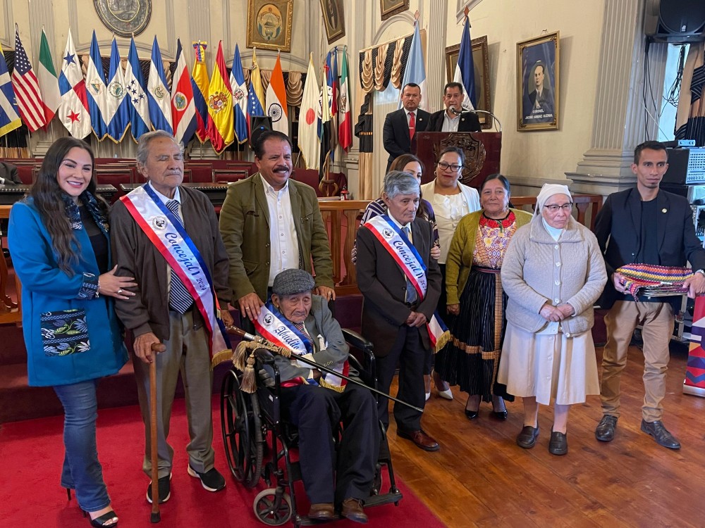 Don Rodrigo Muy es electo Abuelito Alcalde por un Día