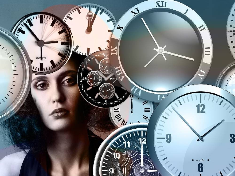 ¿DÓNDE VIVE TU MENTE? Descubre tu brújula temporal y aprende a habitar el presente sin dejar de honrar tu pasado ni tu futuro