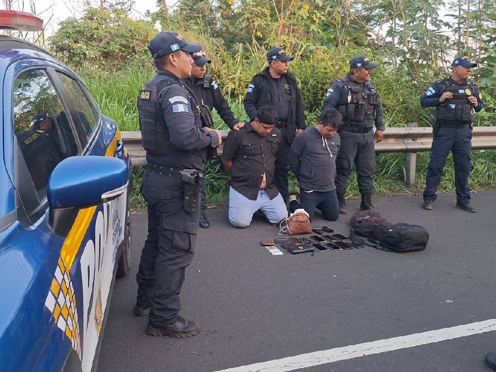Dos hombres son capturados cuando asaltaban a pasajeros de un bus Esmeralda
