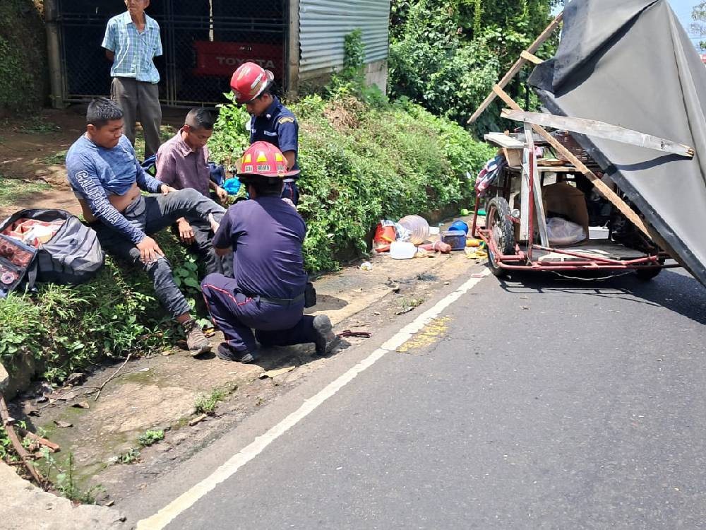 Dos motoristas resultan heridos tras ser atropellados por un picop que huyó del lugar