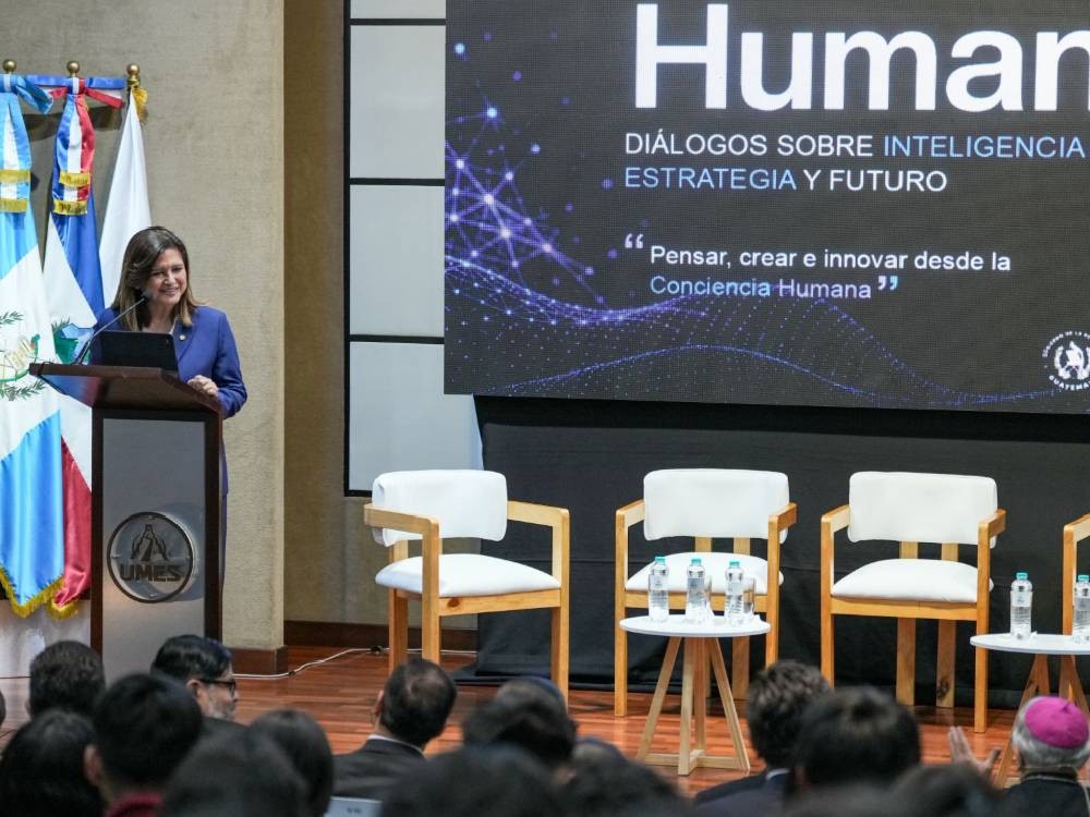 Durante foro en Xela, vicepresidenta destaca la importancia de preparar a Guatemala ante el avance de la inteligencia artificial