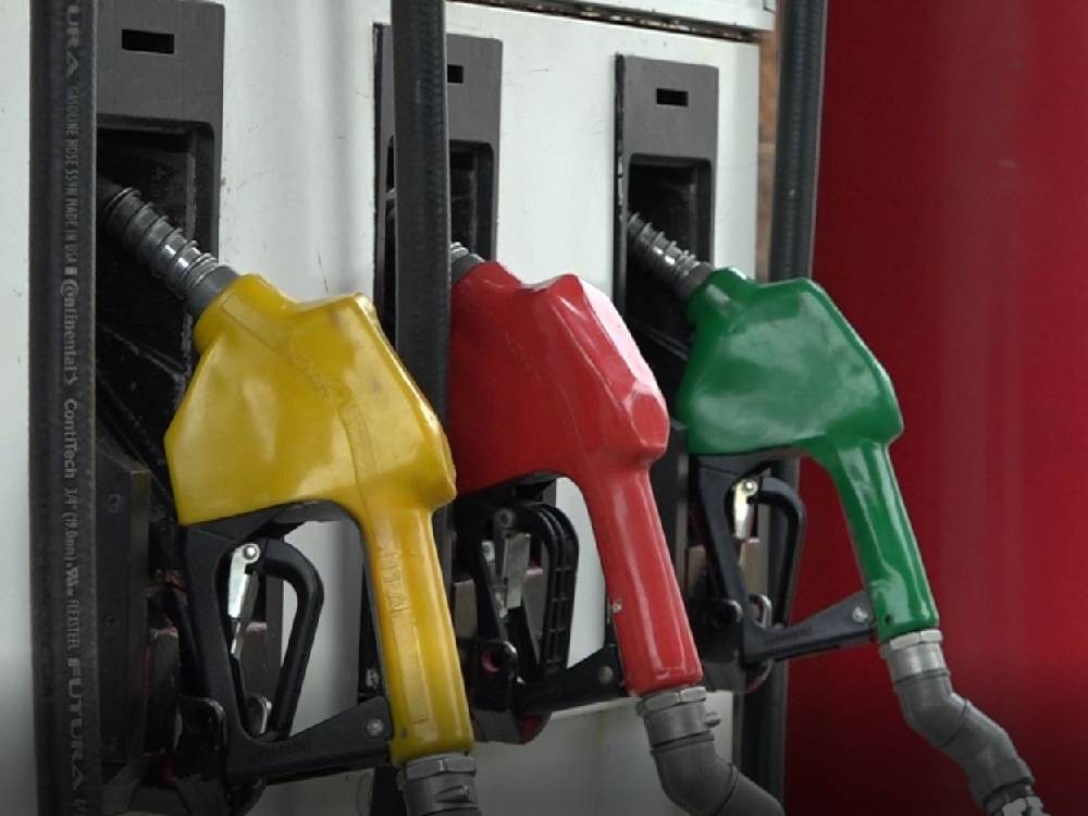 Ejecutivo plantea fijar precio máximo del diésel en Q39