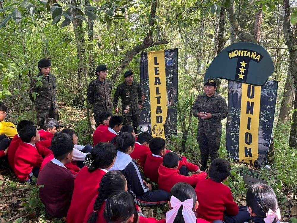 Ejército impulsa jornada de reforestación con niños y niñas para celebrar el Día de la Tierra