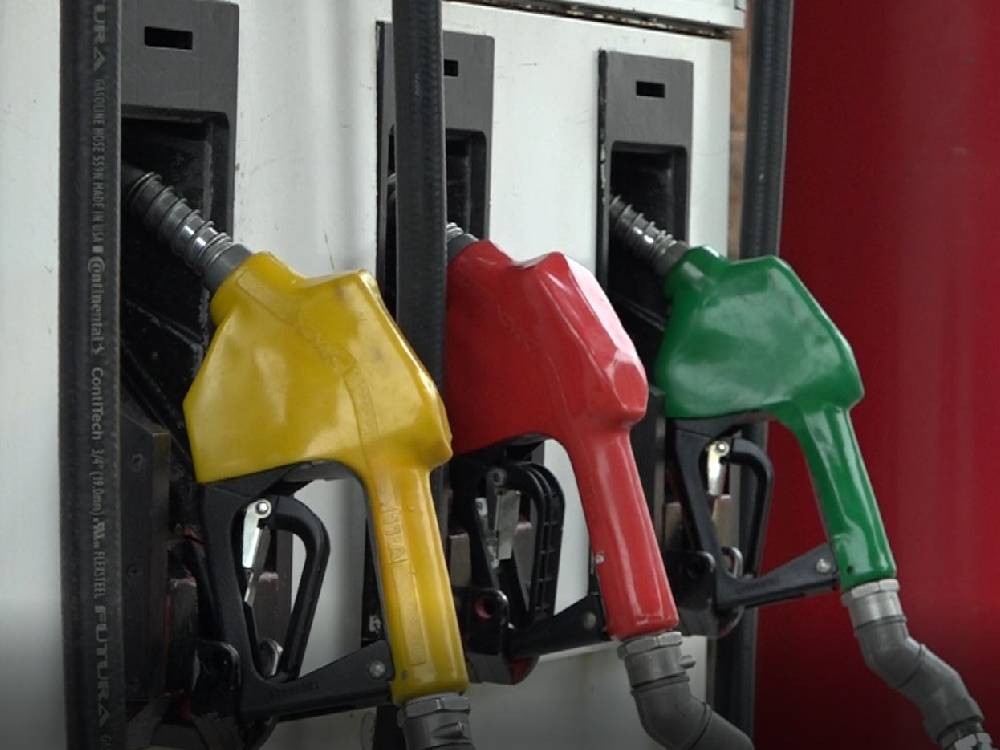 El aumento al precio de la gasolina es “producto de la especulación y acaparamiento”, señala mandatario