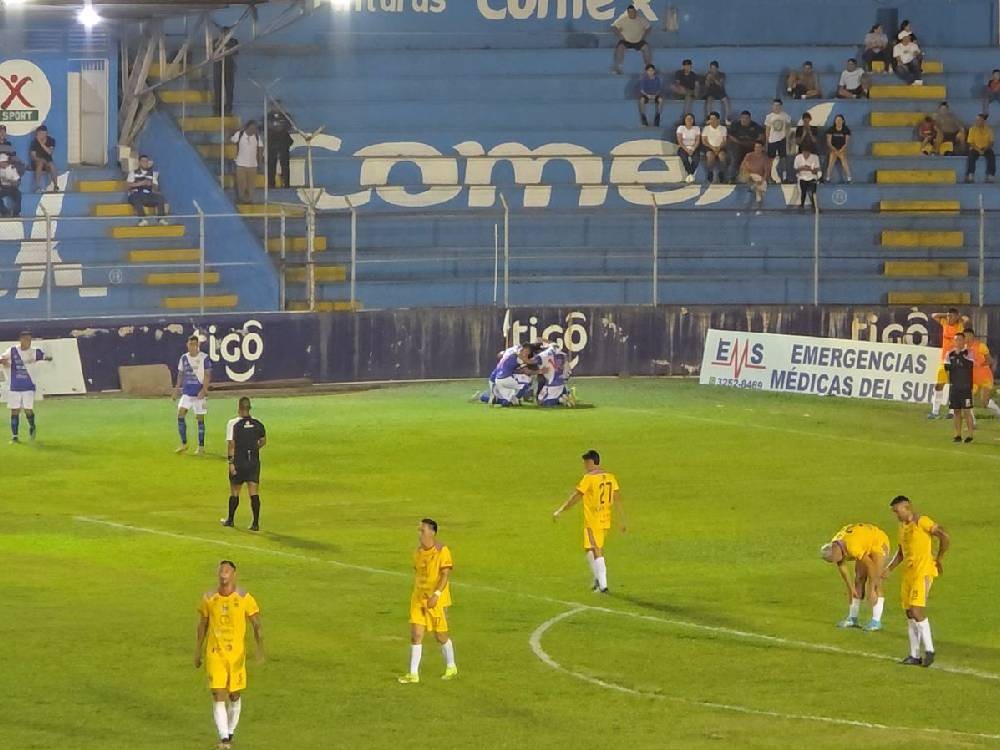 El "Gigante del Sur" despierta: Suchitepéquez domina en casa y escala en la tabla