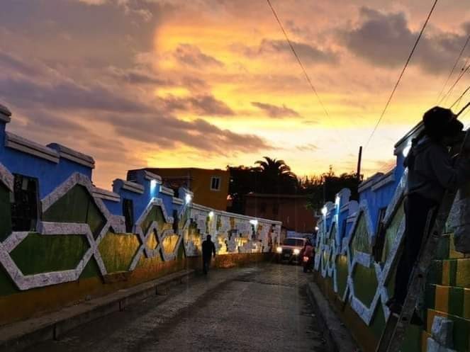 Pintan mural en el Puente con Ventanas de Chiantla