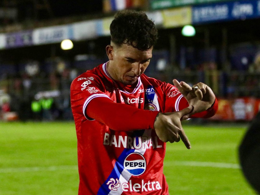 El "Rayo" Villa iguala la marca de goles que hizo en su primera etapa con Xela donde salió campeón 