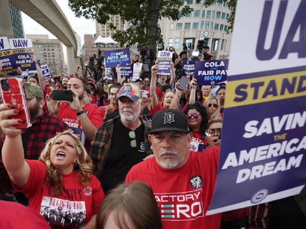 Elecciones en Estados Unidos: los demócratas buscan el voto obrero en Michigan
