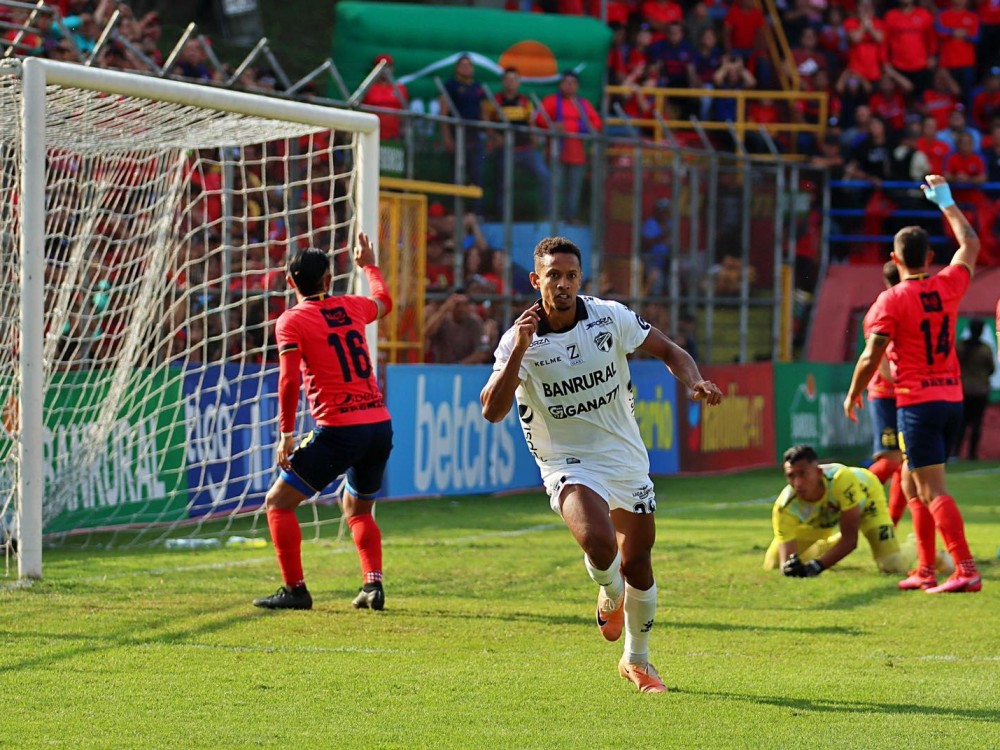 Emocionante cierre de la fase de clasificación de la Liga Nacional de Futbol