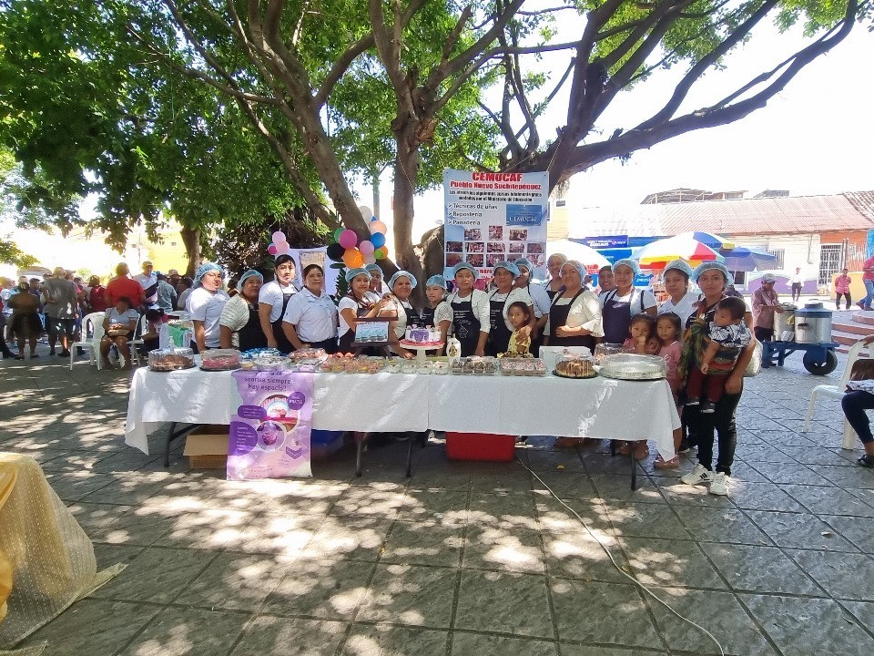 Emprendedores participan en feria realizada en Mazatenango