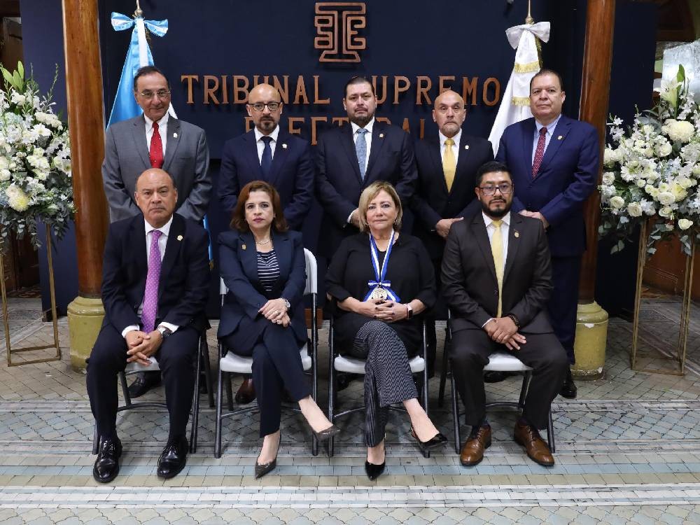 En un acto a puerta cerrada, asumen los nuevos magistrados del Tribunal Supremo Electoral