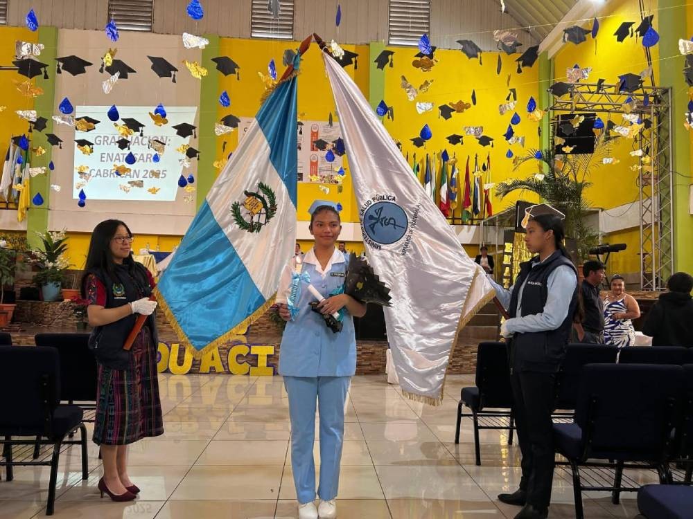 Enatesaro entrega a 68 nuevos profesionales en salud para el departamento de Quetzaltenango 