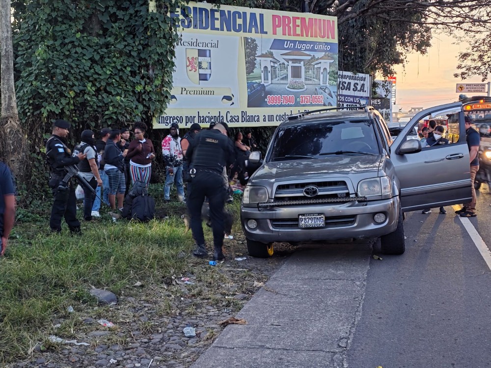 Enfrentamiento armado entre migrantes cubanos y agentes antinarcóticos deja tres heridos en Mazatenango