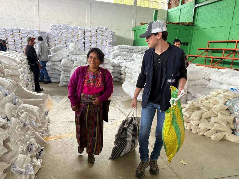 Entregan asistencia alimentaria a familias de Cabricán, Quetzaltenango