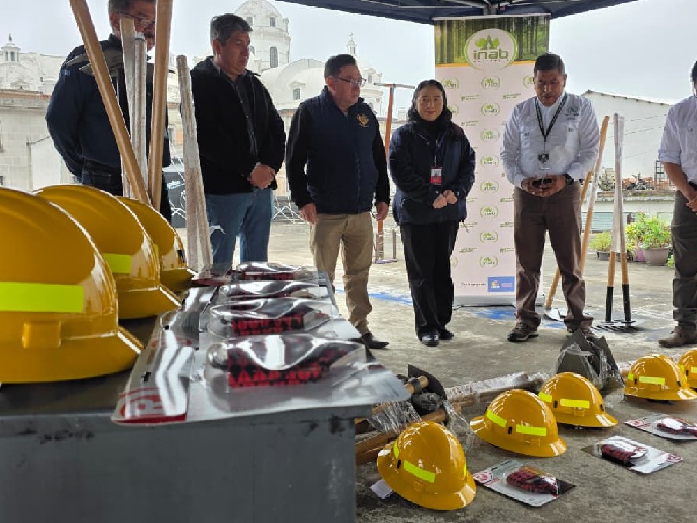 Entregan equipo a Quetzaltenango para combatir incendios forestales