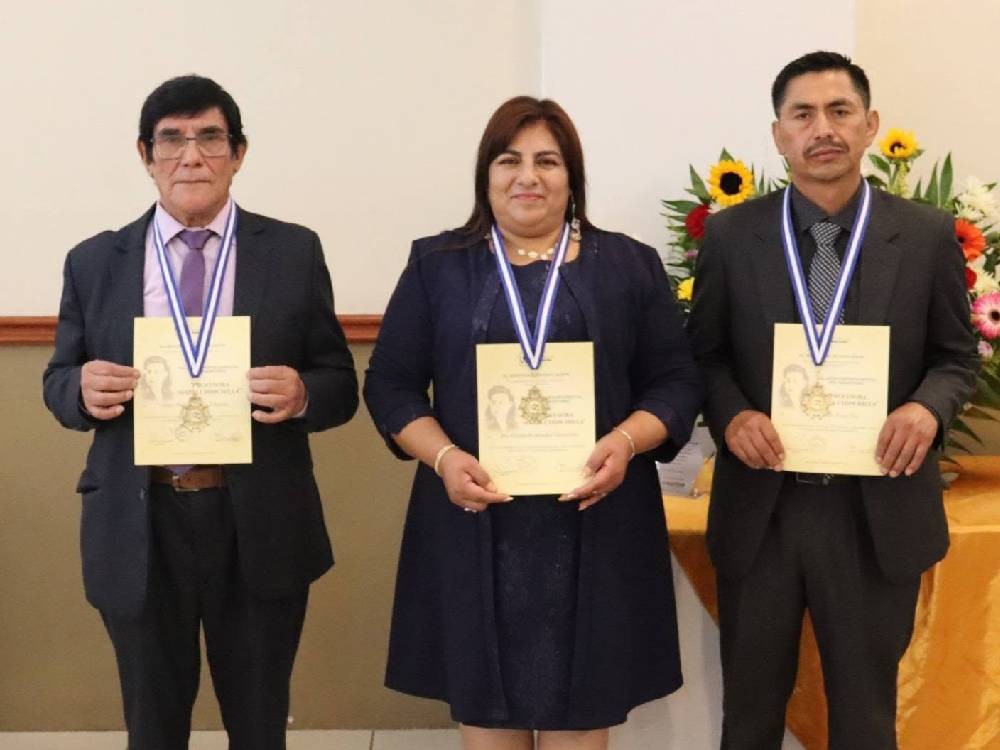 Entregan galardón María Chinchilla a docentes destacados de Quetzaltenango 